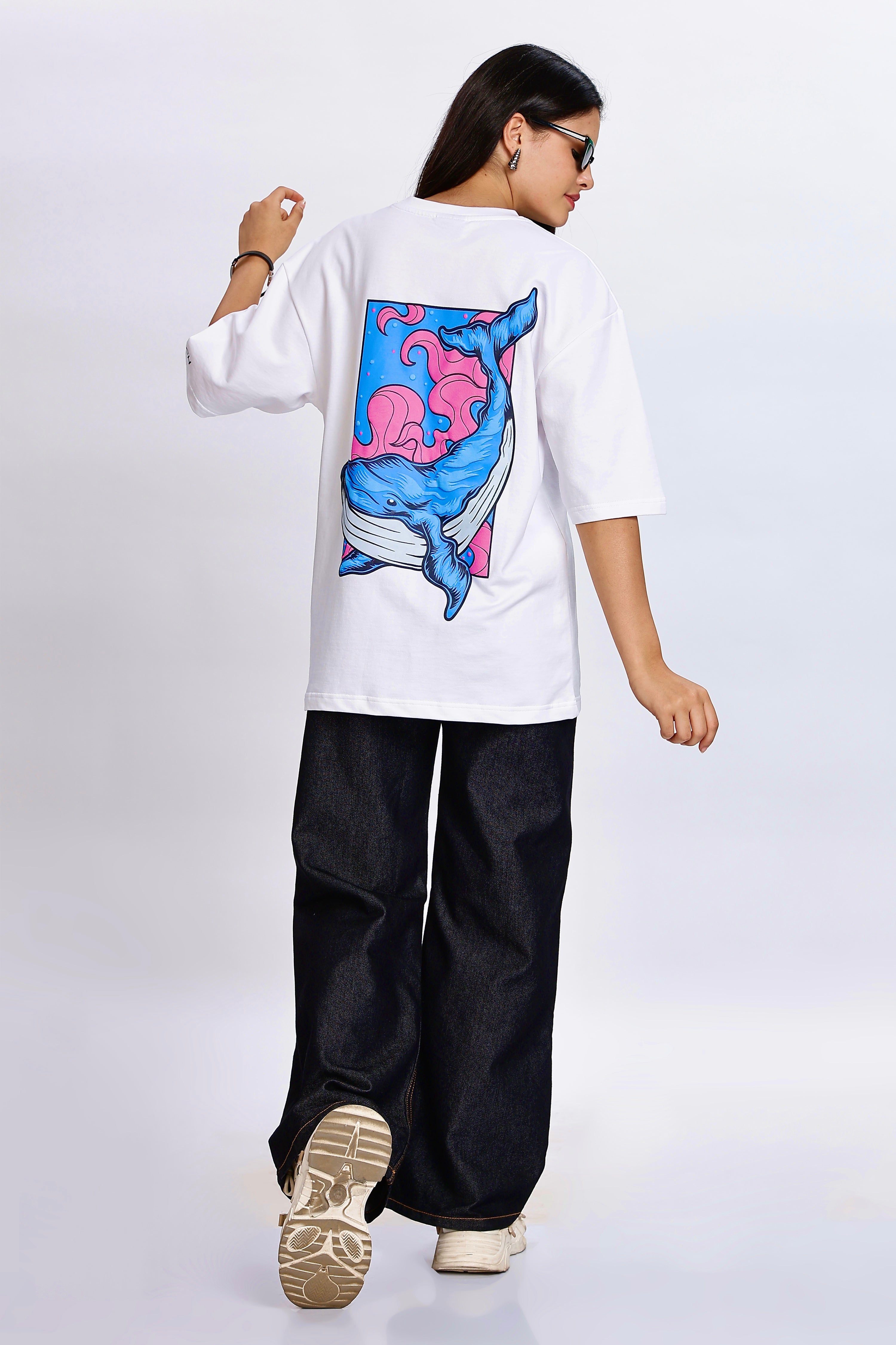 Dreamy Whale- Puff Print - White oversized - Unisex